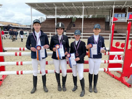 Юные ивановские наездники успешно выступают на соревнованиях по конному спорту