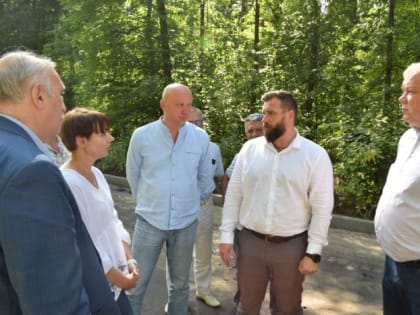 В парке культуры и отдыха имени Революции 1905 года ремонтируют центральную аллею