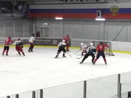 Хоккейный клуб «Акулы» одержал победу в Суперсерии