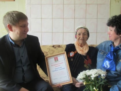 На свое 95-летие пригласила партийцев ветеран Великой Отечественной войны в Лежневском районе