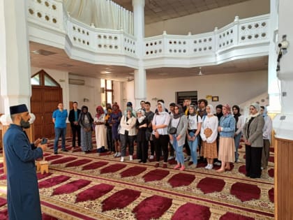 Проект «Маяк Дружбы» организовал экскурсию в ивановскую мечеть