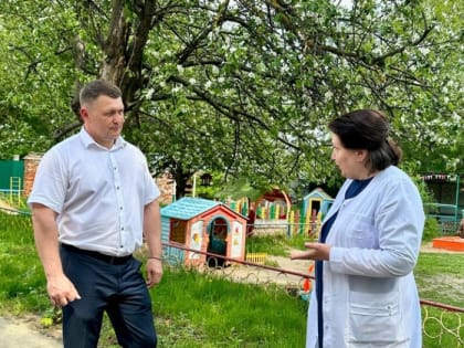 Василий Максимов встретился с руководством детского сада № 135