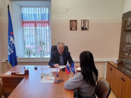 Депутаты проводят традиционные приемы граждан