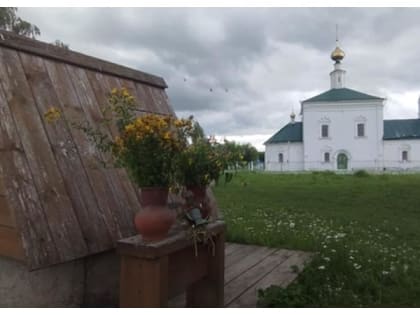 Иванова трава на Иванов день у стен храма Иоанна