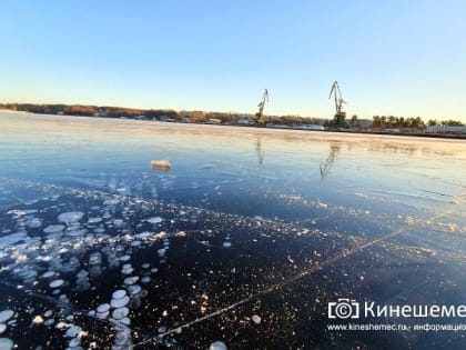 Спасатели предупреждают об опасности выхода на лёд из-за потепления