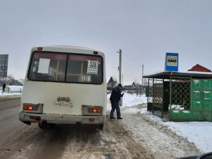 Жители ул.Наволокской жалуются на состояние остановок на выезде из Кинешмы