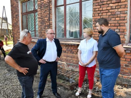 В средней школе № 29 идет ремонт асфальтового покрытия двора