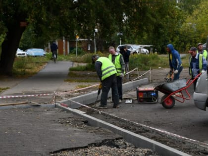 На территории городского округа № 20 продолжается ремонт тротуаров и пешеходных дорожек
