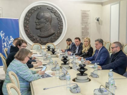 Борьбу с незаконной рекламой у блогеров и стримеров обсудили в Общественной палате РФ