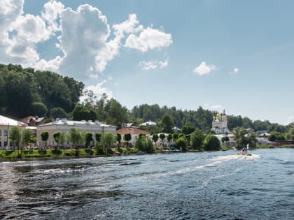 От Плёса до Калининграда: где провести выходные и ловить уходящее лето