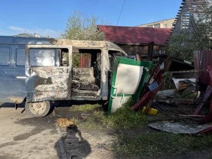 В Ивановской области "Газель" врезалась в забор жилого дома и загорелась