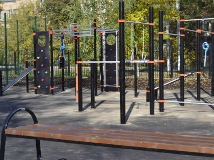 В школе № 39 строят спортивную площадку