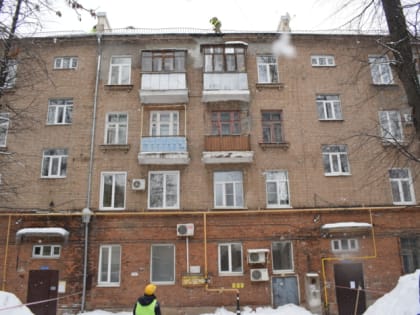 Управляющие организации обязаны убрать снег, сброшенный с крыш