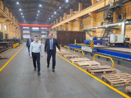 Станислав Воскресенский осмотрел новый производственный корпус завода «Профессионал»