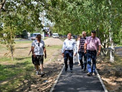 Завершаются работы по ремонту тротуара у дома 124 по улице Кузнецова