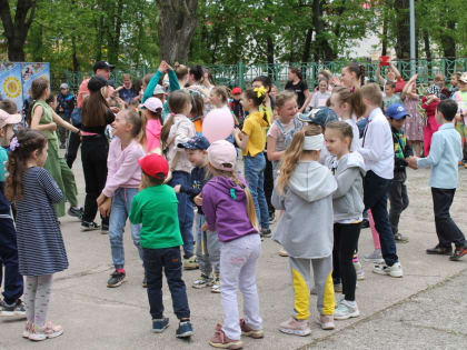 Веселое и красочное мероприятие «Праздник собирает друзей»