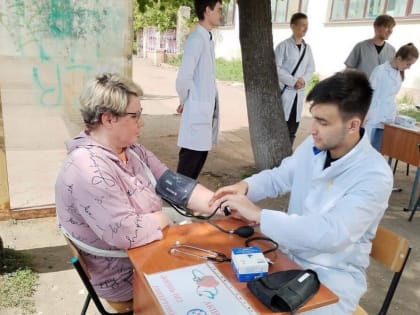 В Кинешме студенты-медики провели акцию «Жизнь без гипертонии»