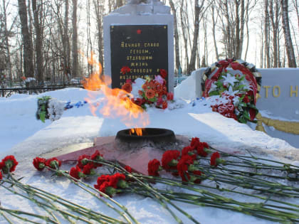 23 февраля в Кинешме возложили цветы к захоронениям и воинским мемориалам