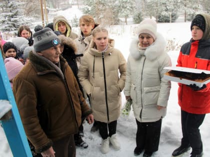 Школьники Кинешемского района посетили ветерана, высадившего 900 деревьев в память о Блокаде