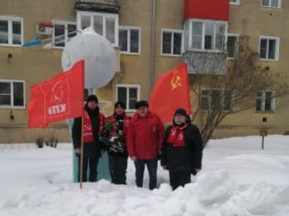 РОДНИКОВСКИЕ КОММУНИСТЫ ОТДАЛИ ДАНЬ УВАЖЕНИЯ ПАМЯТИ ЮРИЯ ГАГАРИНА