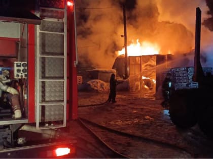 В Кинешме при пожаре в ангаре с пиломатериалами ожоги получил мужчина