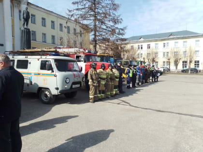 В Пучеже прошел смотр техники, применяемой при проведении аварийно-спасательных работ
