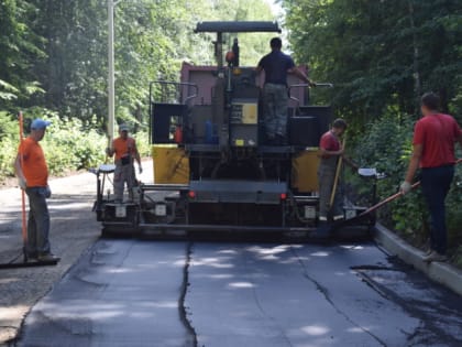 В парке культуры и отдыха имени Революции 1905 года ремонтируют центральную аллею