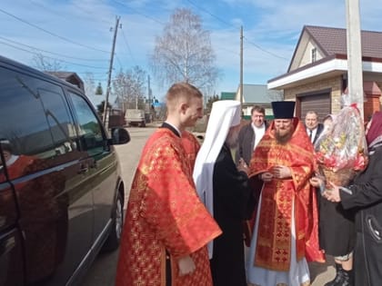 ВЛАДЫКА ИОСИФ ПОСЕТИЛ ВИЧУГУ В ПЕРВЫЙ ДЕНЬ ПАСХАЛЬНОЙ НЕДЕЛИ
