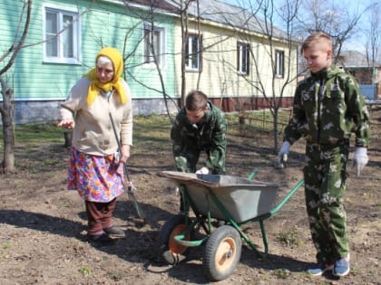 Юные волонтеры из Приволжска помогли семье ветерана Великой Отечественной войны