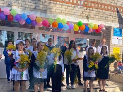 Распахнула двери школа, приглашает на урок