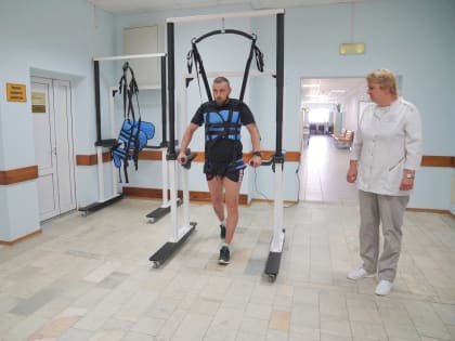 Заново учиться ходить пациентам госпиталя в Иванове помогает экзоскелет