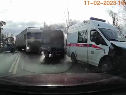ДТП с участием "скорой" затруднило движение в Кохме