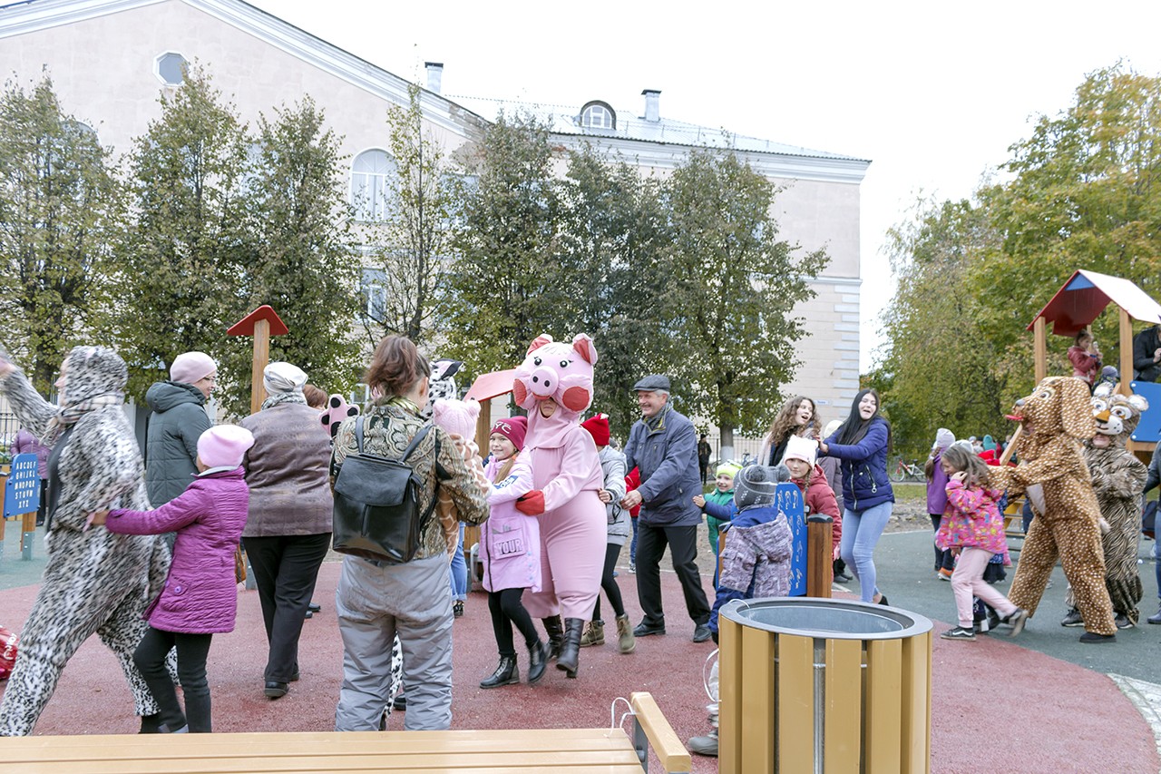 Увидено южа. Южа детская площадка. Южа детская площадка на пл. Ленина. Детская площадка Южа Ивановская область. Стелла Южа.