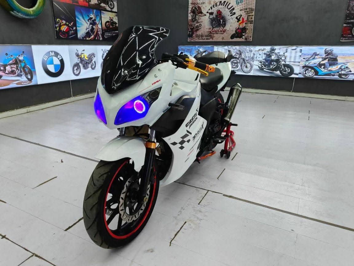 Black Legend 350cc GXZ Sport Motorcycle (White)