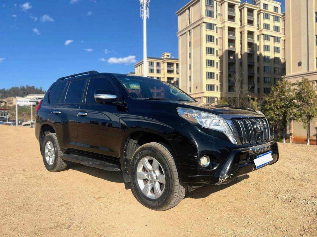 Black Sport SUV