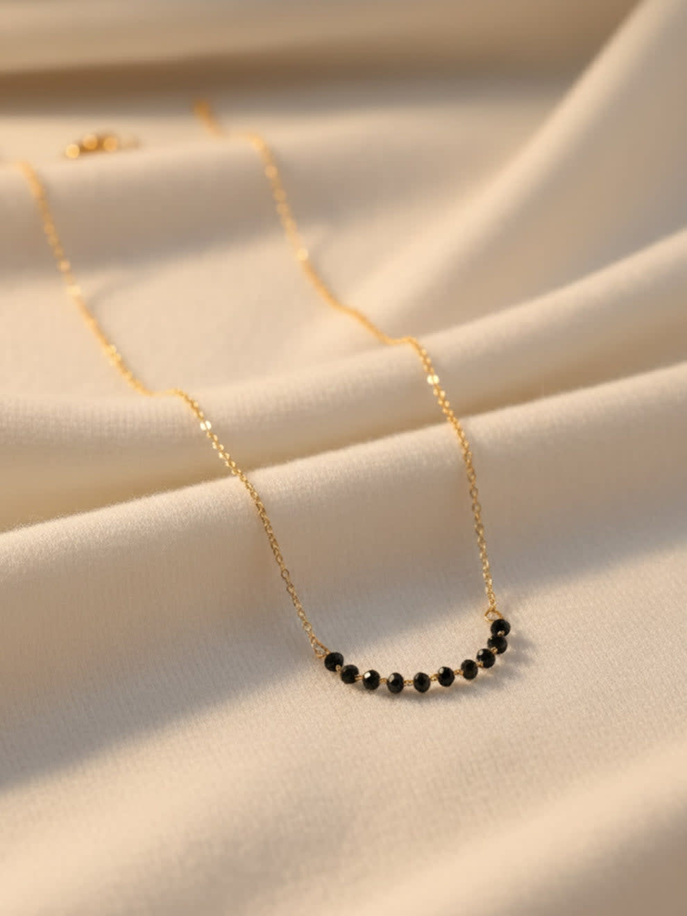 Shringarika Lia Minimalist Black Bead Mangalsutra, thumbnail 2