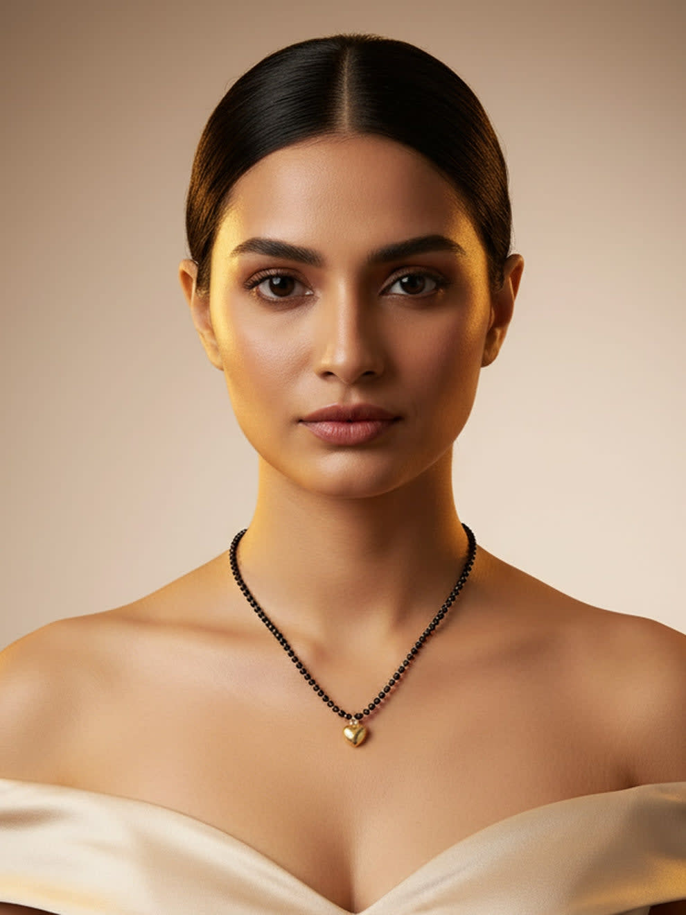 Shringarika Arianna Gold Heart Pendant Mangalsutra, thumbnail 2