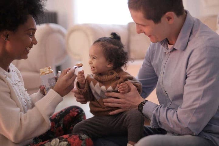 feeding baby solid food