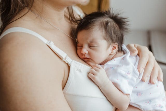 breastfeeding mom