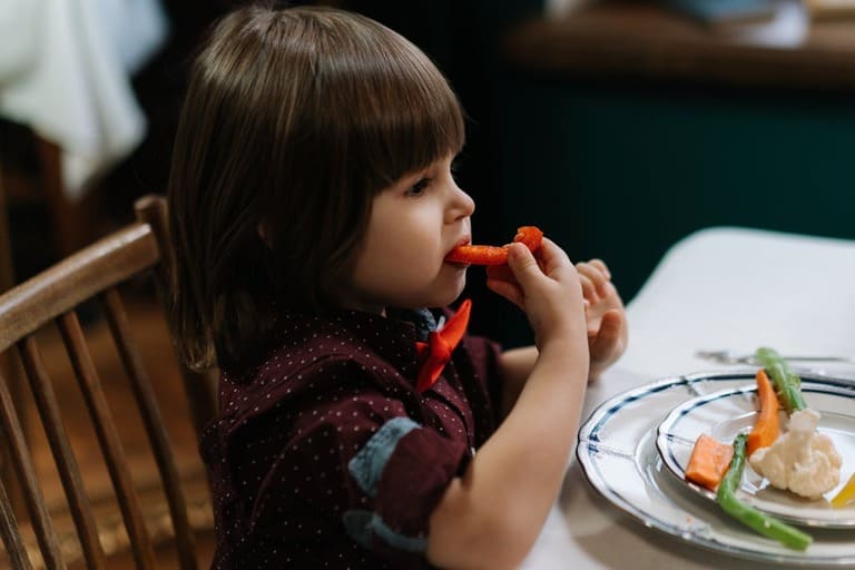 kid eating
