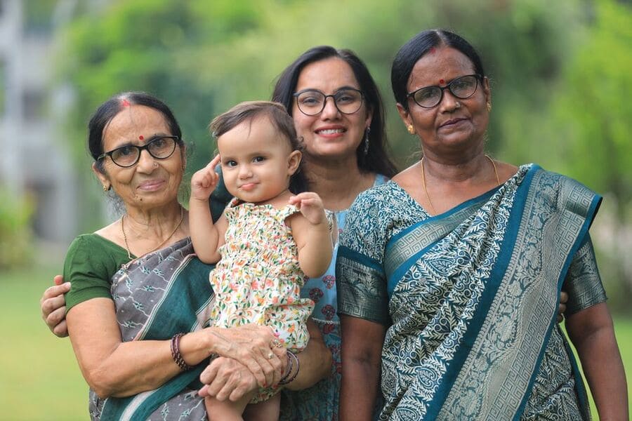 kid with her grandparents and mother