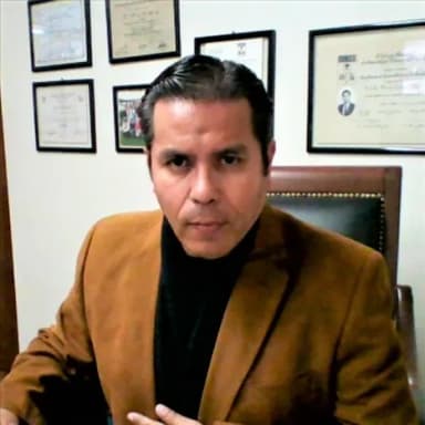 Dr. Rodolfo Salazar Villa