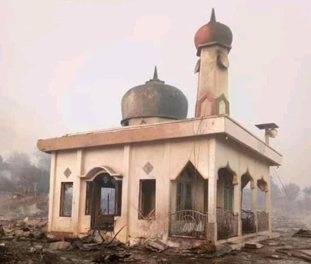 Viral! Kebakaran di Pulau Sebuku Kotabaru, Masjid Tetap Berdiri Kokoh ...