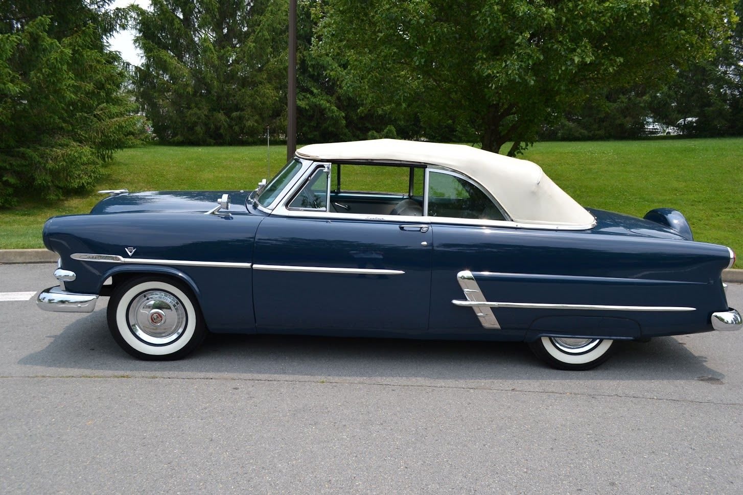 1953 Ford Crestline | GAA Classic Cars