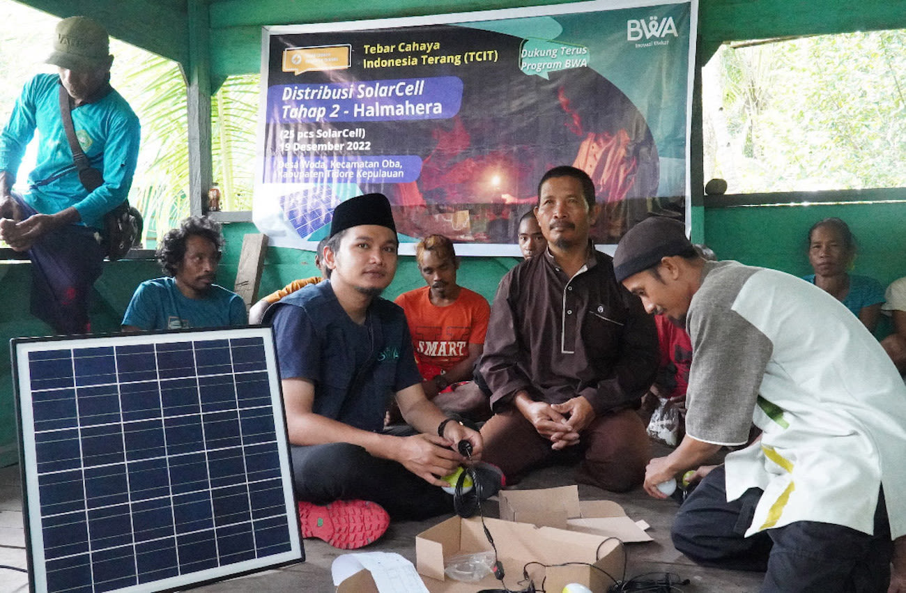 Alhamdulillah, Suku Togutil Kini Bisa Beraktivitas di Malam Hari