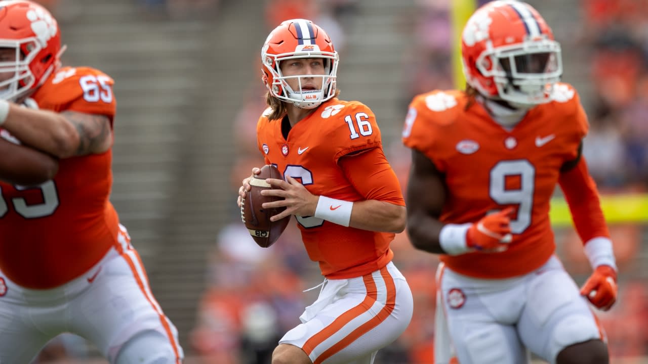 Lawrence named finalist for Manning Award | Clemson Sports Talk