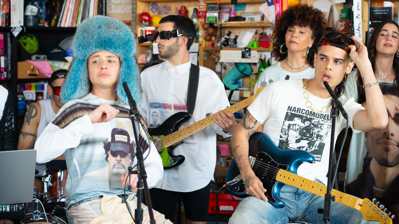 Ca7riel & Paco Amoroso: Tiny Desk Concert - YouTube