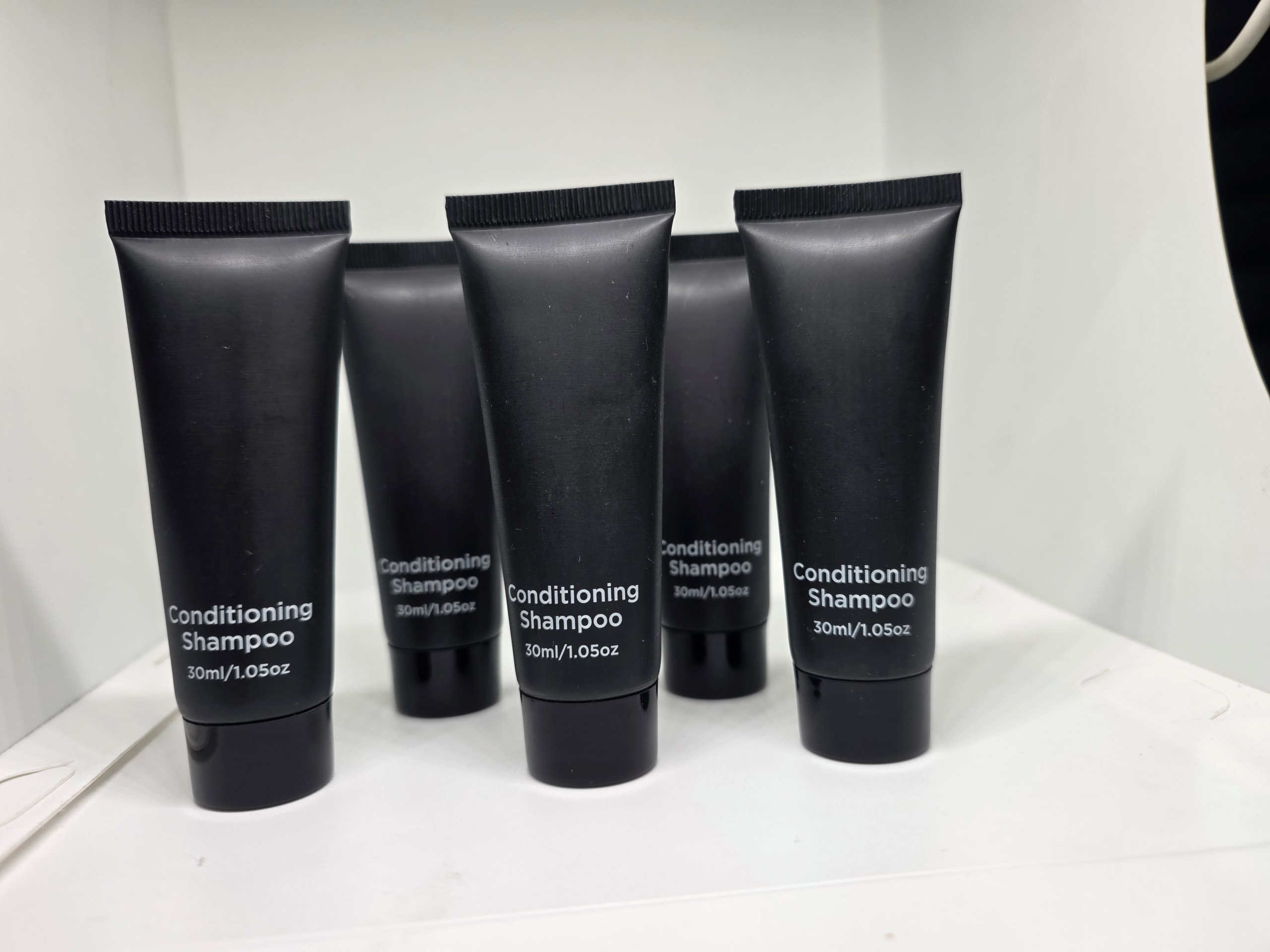 Shampoo [Opaque black Tube - 30ml]