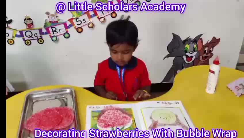 Art and Craft Class – Strawberry Bubble Wrap Activity
