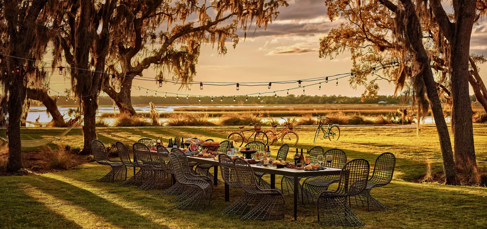 Inspired Outdoor 
Dining for Your Patio 
And Backyard